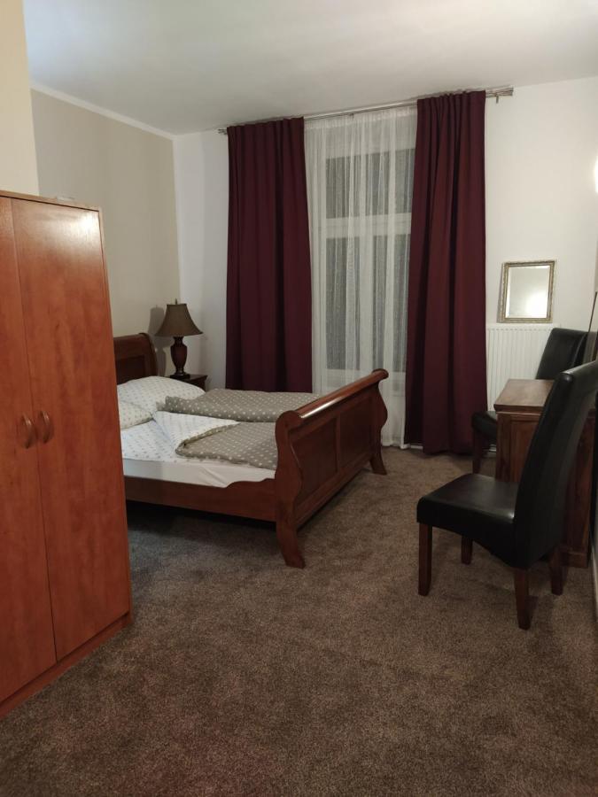 Hotel Koruna Penzion Teplice nad Metují المظهر الخارجي الصورة