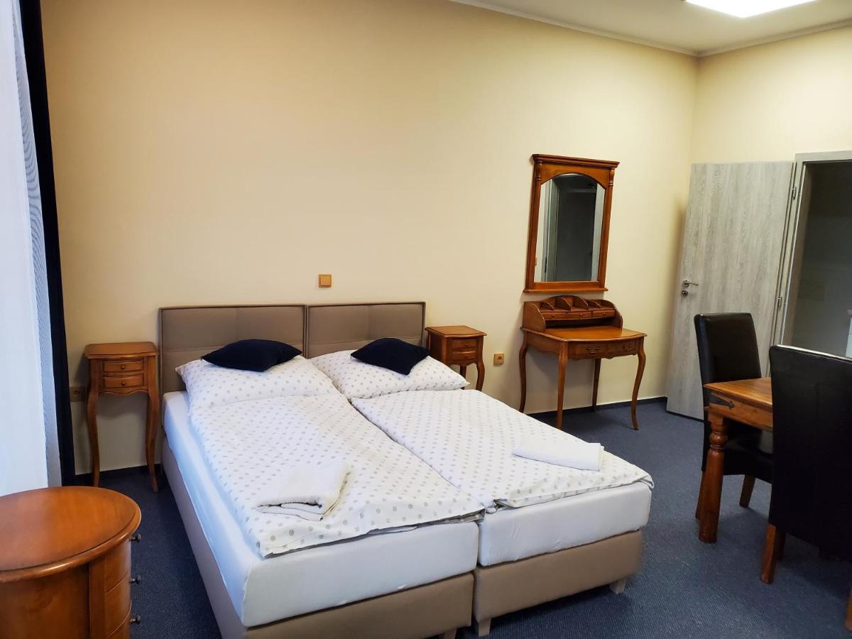 Hotel Koruna Penzion Teplice nad Metují المظهر الخارجي الصورة